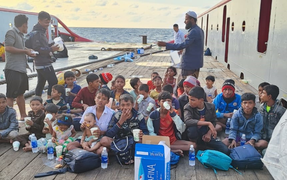 Tàu dịch vụ dầu khí của Việt Nam cứu 154 người gặp nạn ở biển Myanmar