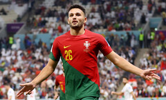 Đội hình tiêu biểu vòng 1/8: Sao trẻ thay Ronaldo nổi bật hơn Messi, Mbappe