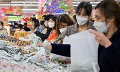 Doanh nghiệp tăng tích trữ, hàng Tết 2023 không lo thiếu, giá chỉ tăng nhẹ
