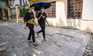 Sở Xây dựng Hà Nội nêu nguyên nhân đá lát vỉa hè nhanh vỡ nát