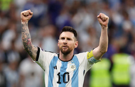 Đẳng cấp Messi che mờ lối chơi khoa học của Hà Lan