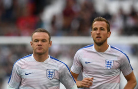 Rooney: 'Ngẩng cao đầu lên Kane'