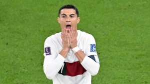 Bồ Đào Nha bị loại, Ronaldo lên tiếng đáp trả chỉ trích