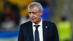 Bồ Đào Nha thất bại, HLV Santos tuyên bố không từ chức