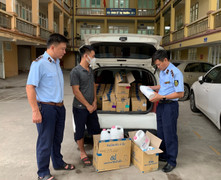 Phát hiện và thu giữ gần 100 can nước giặt nhập lậu