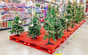 Trăm siêu thị ào ạt tung khuyến mại, người tiêu dùng đón 'mưa' giảm giá