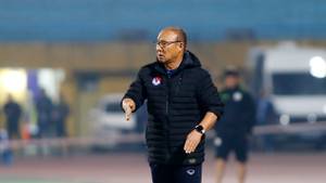 Đối thủ khen tuyển Việt Nam không điểm yếu, HLV Park Hang Seo khiêm tốn đáp lời