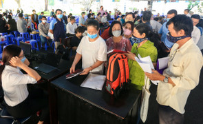 Cụ bà 76 tuổi bán vàng, rút hết tiền tiết kiệm mua đất ‘ma’ của Công ty Alibaba