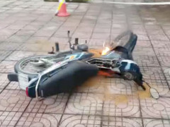 Hà Tĩnh: Đốt xe máy khi gặp cảnh sát, người đàn ông bị khởi tố