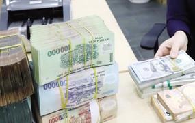 Phó Thống đốc NHNN: Sẽ giám sát và có thưởng, phạt với việc giảm lãi suất