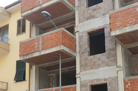 Khó hiểu trước những ban công có thiết kế vượt 'tầm hiểu biết của người thường'