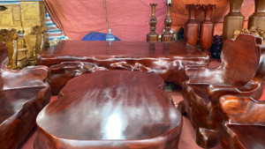 Choáng ngợp bộ bàn ghế gỗ nguyên khối nặng 1,3 tấn, giá 1,6 tỷ đồng