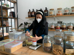 Tiệm tạp hóa 'tẩy chay' túi nilon