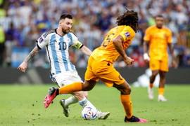 Messi ngày bé kiến tạo y hệt pha bóng đỉnh cao ở World Cup 2022