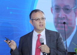 Chuyên gia hàng đầu thế giới về pin xe điện dự báo năng lượng thay thế xăng dầu