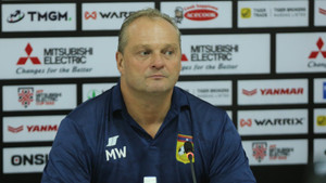 Khen tuyển Việt Nam quá ấn tượng, HLV Lào thừa nhận thua trình độ