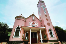 Đến nhà thờ Thánh Mẫu, đắm chìm trong sắc hồng tinh tế và bình yên giữa Đà Lạt