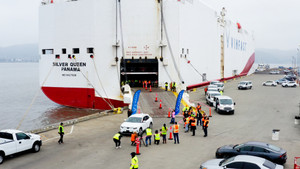 Lô xe điện VinFast VF8 cập cảng California, nhận giấy phép bán hàng tại Mỹ