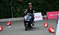 Người dân TP.HCM lái thử xe thể thao Honda Vario 160
