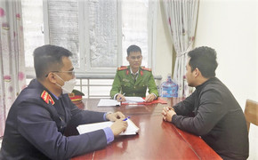 Sử dụng điện thoại khi lái xe, người đàn ông tông chết người rồi bỏ trốn