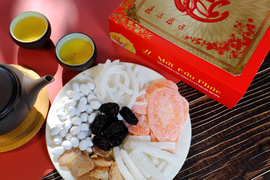 Hộp mứt Cửu Phúc độc lạ khuấy đảo thị trường Tết 2023