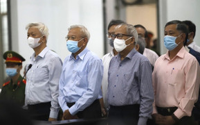 Xử vụ án xây dựng trường Chính trị Khánh Hòa: Cựu chủ tịch Lê Đức Vinh vắng mặt