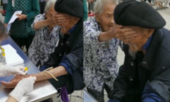 ‘Tan chảy’ cảnh cụ bà 100 tuổi bịt mắt chồng để giúp ông đỡ sợ khi lấy máu