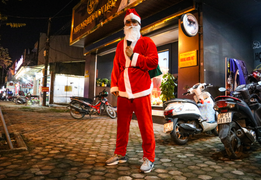 'Nghề' đóng giả ông già Noel dịp Giáng sinh 