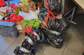 Méo mặt với những món quà Giáng sinh như trêu đùa cảm xúc người nhận