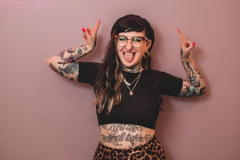 Có 200 hình xăm trên người, cô gái thường xuyên bị quấy rối 