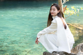 Lương Thùy Linh khoe sắc trong khung cảnh nên thơ của quê hương Cao Bằng