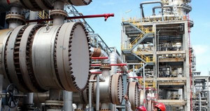 Giá dầu năm 2023 còn leo thang do nhu cầu tăng mạnh mẽ