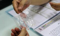 Đưa 3 người đàn ông đi xét nghiệm ADN vẫn chưa tìm ra bố cho con