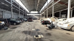 Phát hiện nhà kho bỏ hoang chứa siêu xe Rolls-Royces, BMW