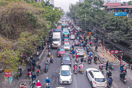 Thông xe 2 cầu dàn thép, gỡ ùn tắc nút giao 'nóng' nhất Thủ đô
