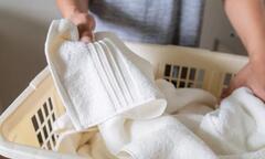 10 lợi ích thần kỳ của giấm trong việc giặt ủi