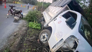 Xe tải lấn làn tông xe máy làm 2 người chết, 1 người bị thương