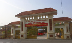 Nam sinh lớp 10 bị bạn đâm trọng thương trong giờ ra chơi