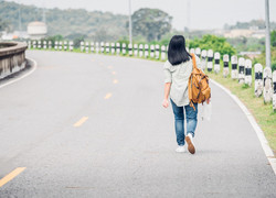 Về quê ăn Tết, chồng bỏ quên vợ trên đường cao tốc lúc trời chưa sáng