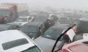 Hơn 200 xe va chạm liên hoàn 'xếp chồng' lên nhau ở Trung Quốc