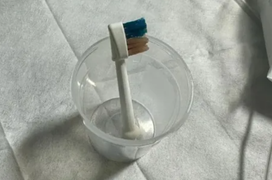 Bác sĩ sửng sốt phát hiện đầu bàn chải điện bên trong bụng cậu bé 9 tuổi