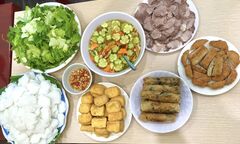 Chia sẻ bữa trưa ở công ty, cô gái khiến dân mạng thi nhau xin vào làm cùng