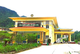 Bắt tạm giam 3 cán bộ Hải quan Nghệ An để điều tra tội nhận hối lộ