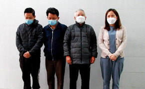 Chi cục trưởng Hải quan và thuộc cấp nhận hối lộ: Bắt 1 nữ phó giám đốc công ty