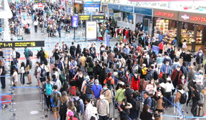 Sân bay Đà Nẵng đông nghẹt khách trong ngày cuối cùng năm 2022