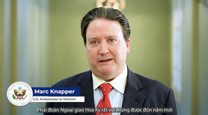 Đại sứ Mỹ Knapper chúc mừng năm mới bằng tiếng Việt