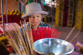 Làng nhang gần 100 tuổi ở TP.HCM rực rỡ sắc màu vào vụ Tết
