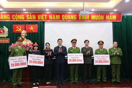 Khen thưởng lực lượng điều tra vụ vợ chồng giáo viên bị sát hại ở Bắc Ninh