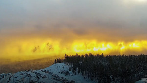 Chiêm ngưỡng cực quang tạo hình như đám cháy ở Bắc Cực