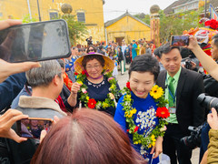 Du khách Mông Cổ 'xông đất' phố cổ Hội An